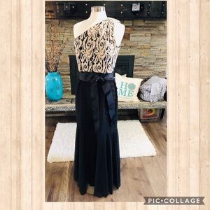 Betsy & Adam one shoulder long black dress 🖤